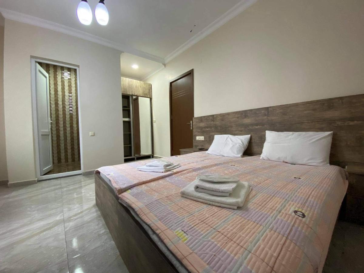 Family Hotel Batumi Exterior foto